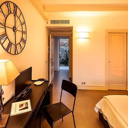 Tenuta Del Poggio Antico 4*