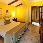 Tenuta Del Poggio Antico מלון 4*