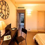 מלון Tenuta Del Poggio Antico 4*
