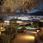 Tenuta Del Poggio Antico מלון 4*