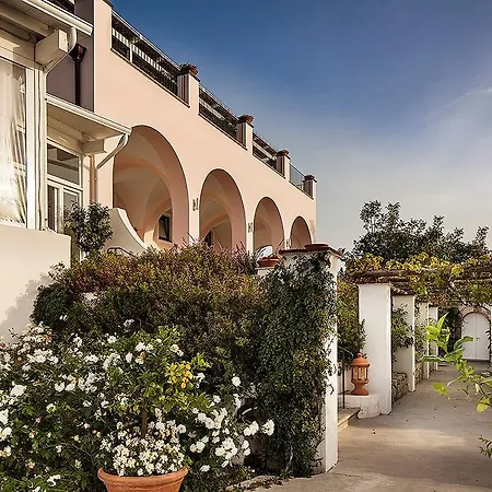 Tenuta Del Poggio Antico Hotell 4*