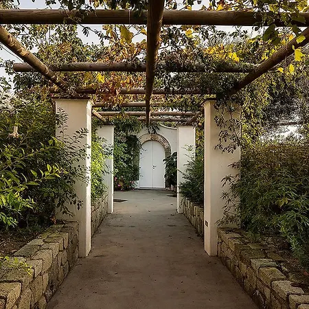 Отель Tenuta Del Poggio Antico