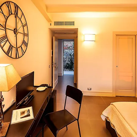 Hotel Tenuta Del Poggio Antico 4*