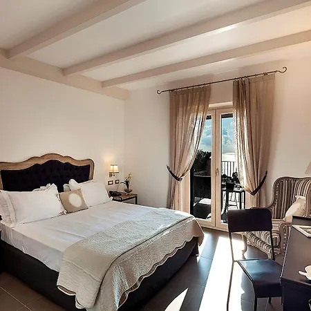 Tenuta Del Poggio Antico Отель 4*