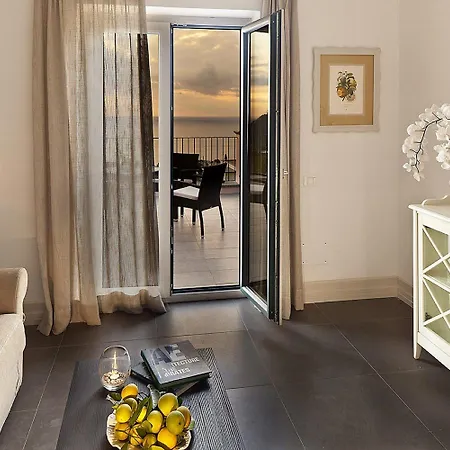 Hotel Tenuta Del Poggio Antico 4*