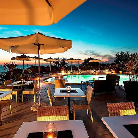 Tenuta Del Poggio Antico Отель 4*