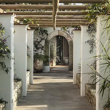 Tenuta Del Poggio Antico Hotell 4*