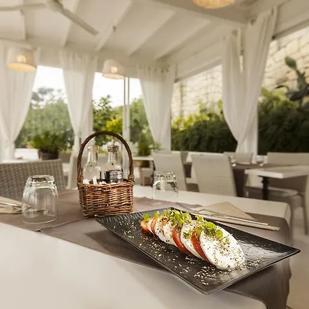 Hotell Tenuta Del Poggio Antico 4*