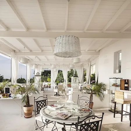 Hotell Tenuta Del Poggio Antico 4*