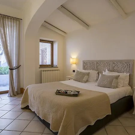 Tenuta Del Poggio Antico