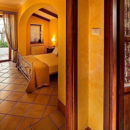 Tenuta Del Poggio Antico Hotell 4*